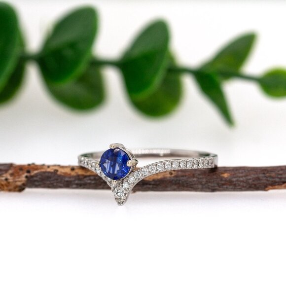 Ceylon Blue Sapphire Ring in 14K Solid Gold with Chevron Diamond Pavé Shank - Picture 5 of 8